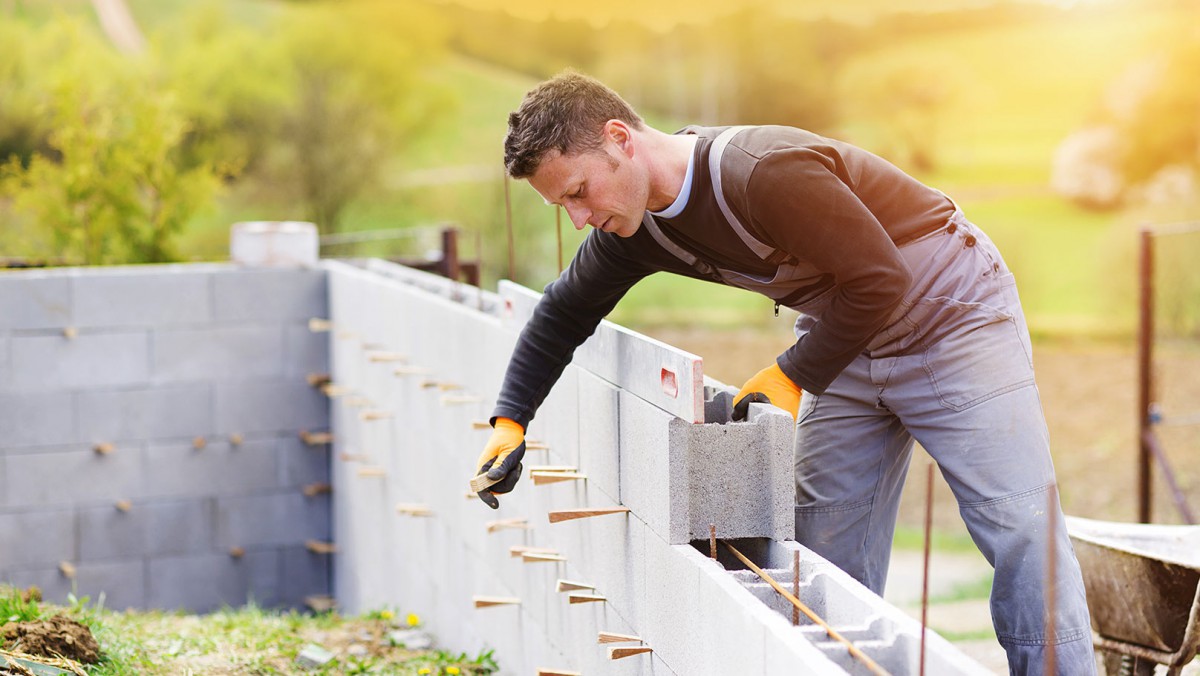 Travaux de maçonnerie pour pose d'un portail coulissant en fer forgé dans  l'Essonne